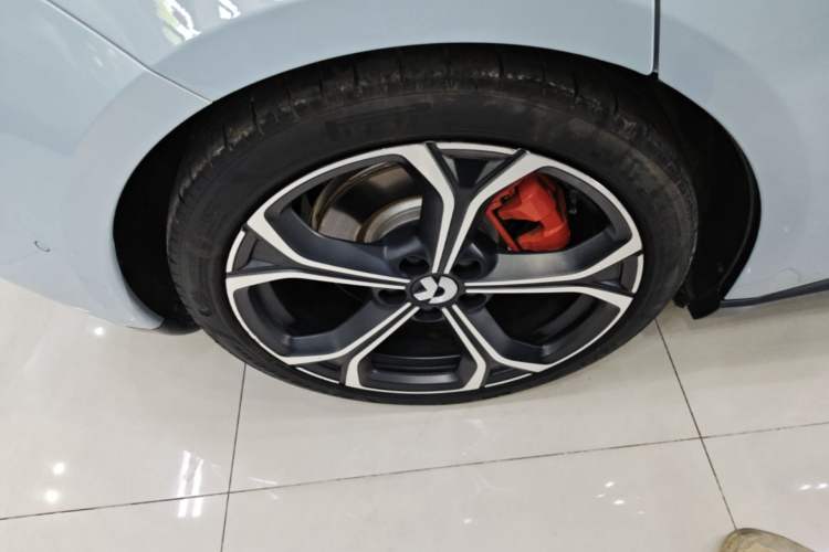 Used Nio ET5 2022 75 kWh Right Rear Wheel Hub