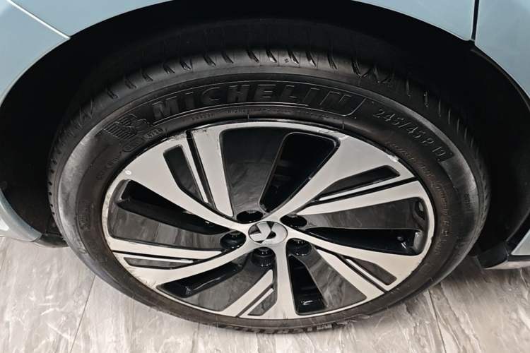 Used Nio ET5 2022 75 kWh Right Rear Wheel Hub