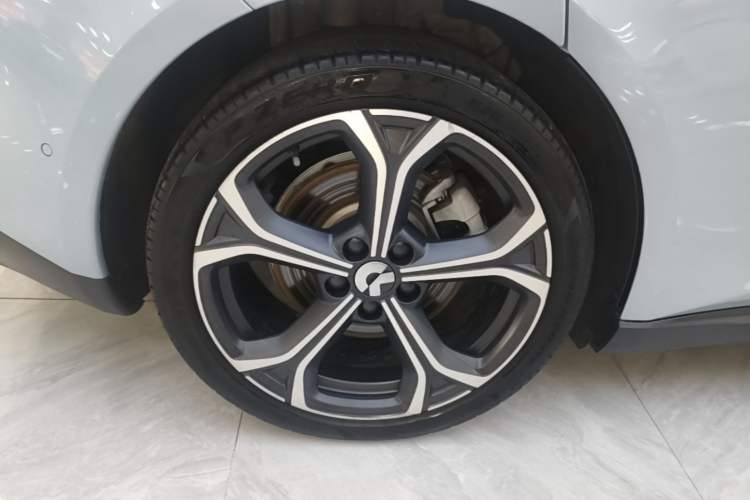 Used Nio ET5 2022 75 kWh Right Rear Wheel Hub