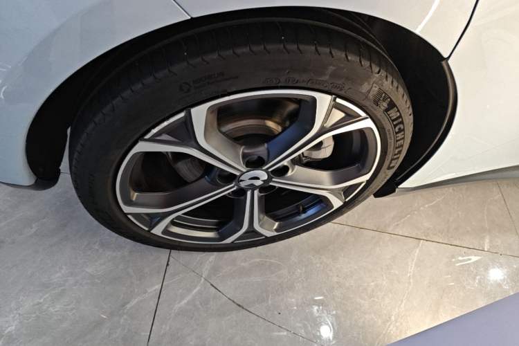 Used Nio ET5 2022 75 kWh Right Rear Wheel Hub