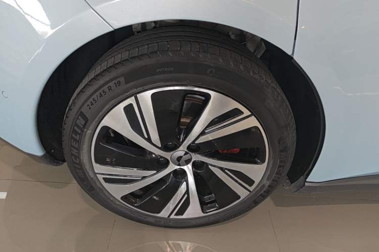 Used Nio ET5 2022 75 kWh Right Rear Wheel Hub