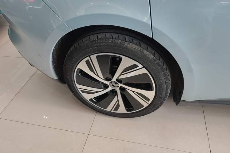 Used Nio ET5 2022 75 kWh Right Rear Wheel Hub