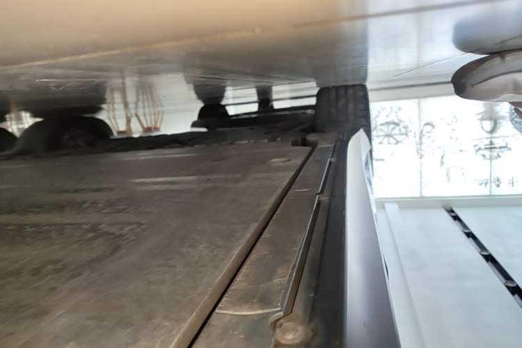 Used Nio ET5 2022 75 kWh Right Side Sill
