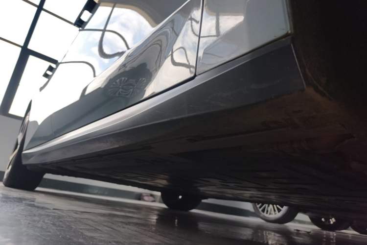 Used Nio ET5 2022 75 kWh Right Side Sill