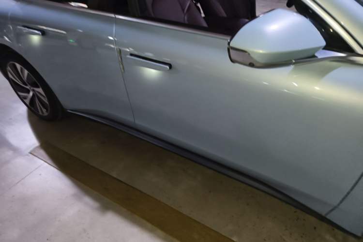 Used Nio ET5 2022 75 kWh Right Side Sill