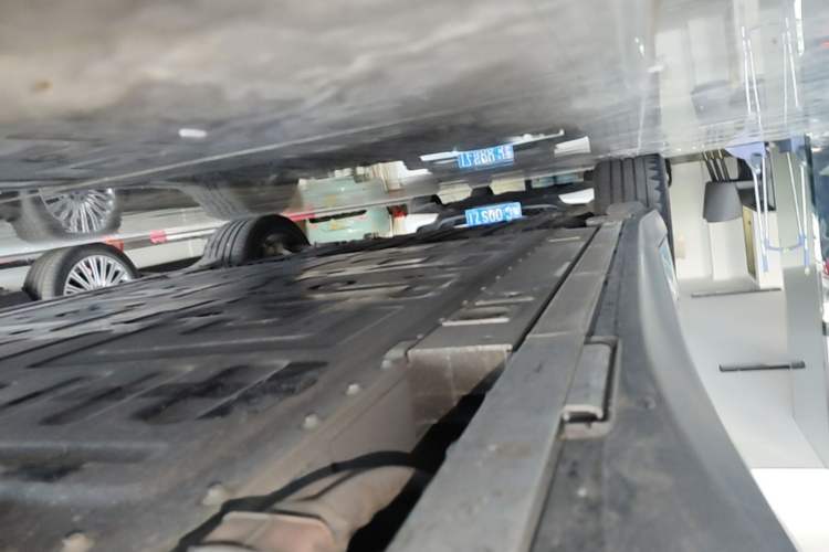 Used Nio ET5 2022 75 kWh Right Side Sill