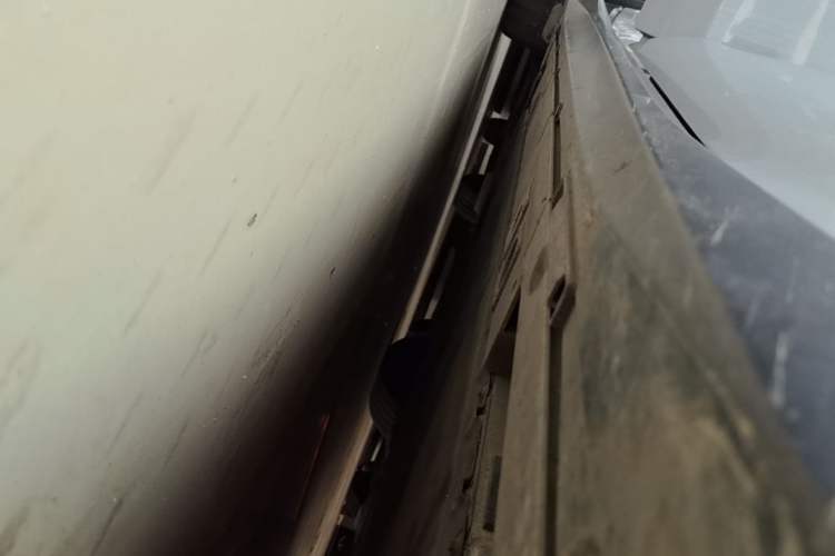 Used Nio ET5 2022 75 kWh Right Side Sill