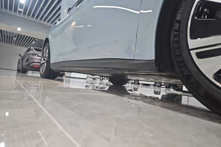 Used Nio ET5 2022 75 kWh Right Side Sill