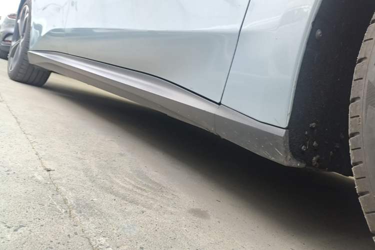 Used Nio ET5 2022 75 kWh Right Side Sill
