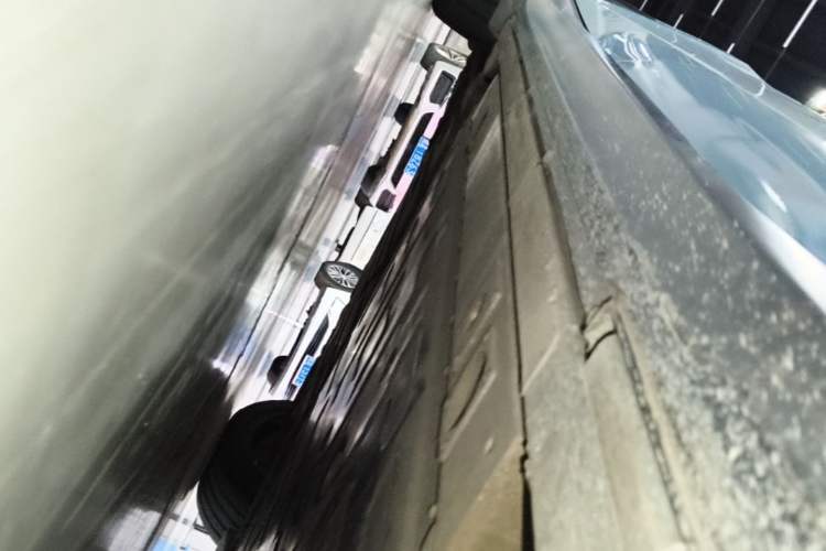 Used Nio ET5 2022 75 kWh Right Side Sill