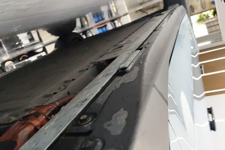 Used Nio ET5 2022 75 kWh Right Side Sill