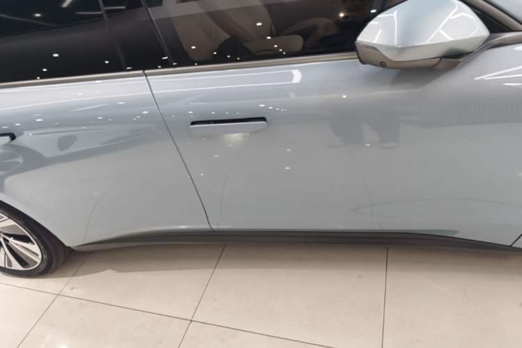Used Nio ET5 2022 75 kWh Right Side Sill