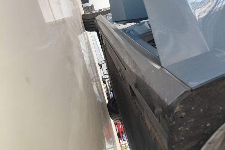 Used Nio ET5 2022 75 kWh Right Side Sill