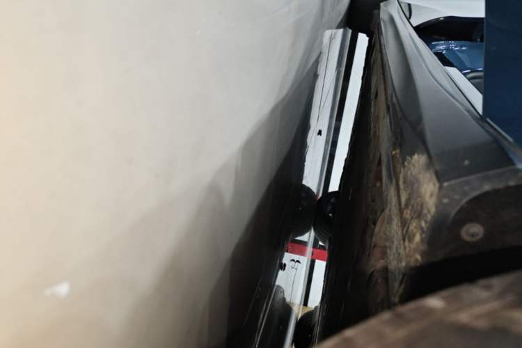 Used Nio ET5 2022 100 kWh Right Side Sill