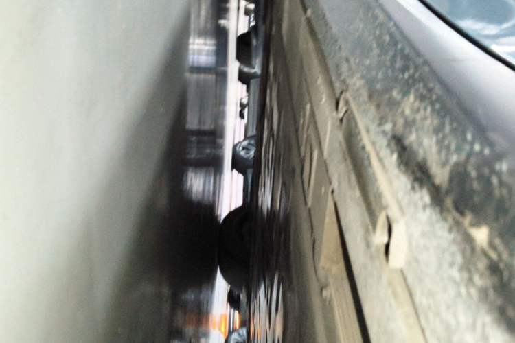 Used Nio ET5 2022 75 kWh Right Side Sill