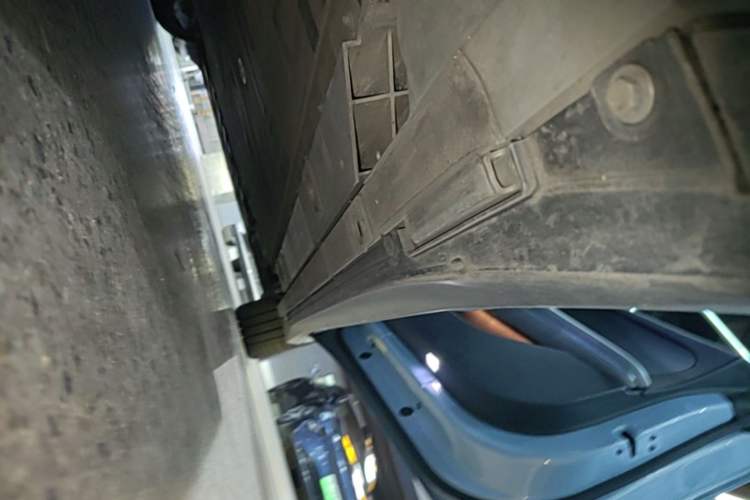 Used Nio ET5 2022 75 kWh Right Side Sill