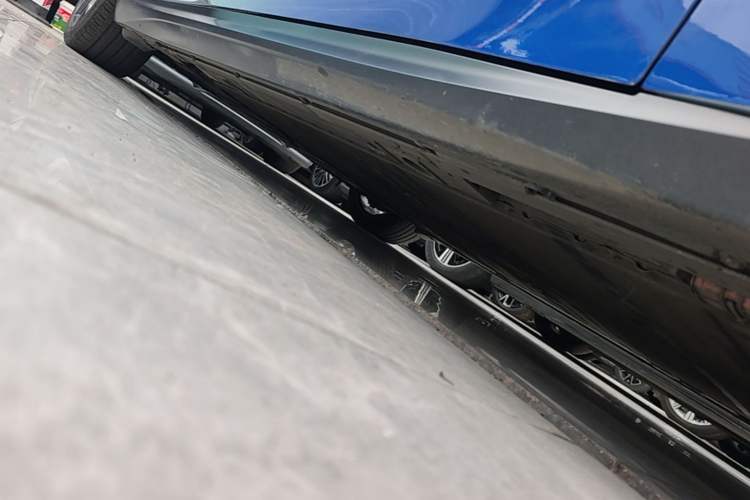 Used Nio ET5 2022 75 kWh Right Side Sill