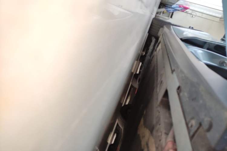 Used Nio ET5 2022 75 kWh Right Side Sill