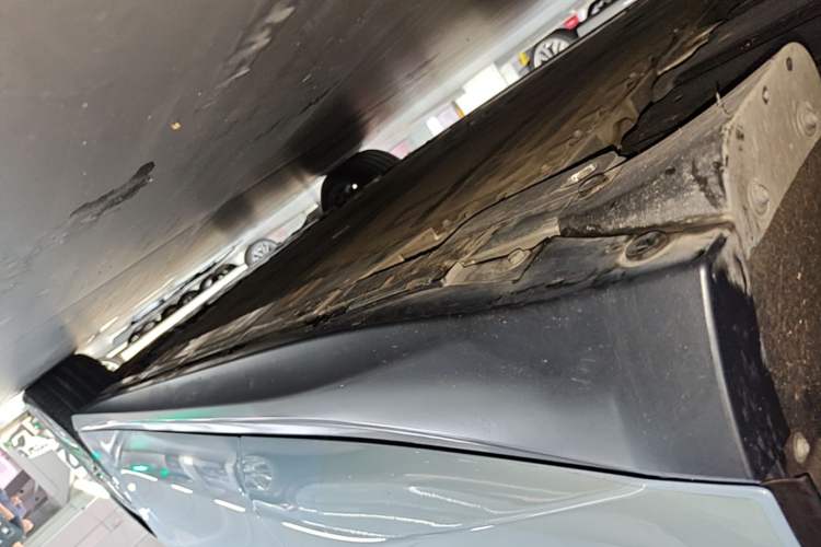 Used Nio ET5 2022 75 kWh Right Side Sill