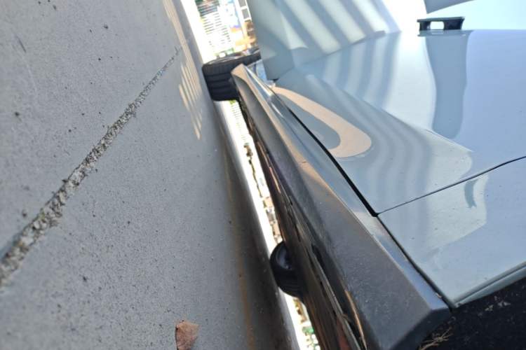 Used Nio ET5 2022 75 kWh Right Side Sill