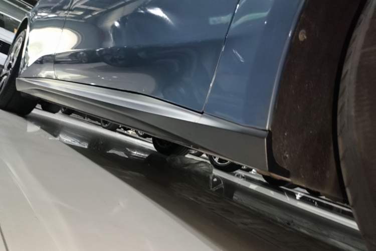 Used Nio ET5 2022 75 kWh Right Side Sill