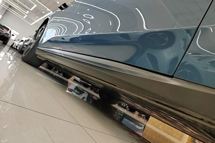 Used Nio ET5 2022 75 kWh Right Side Sill