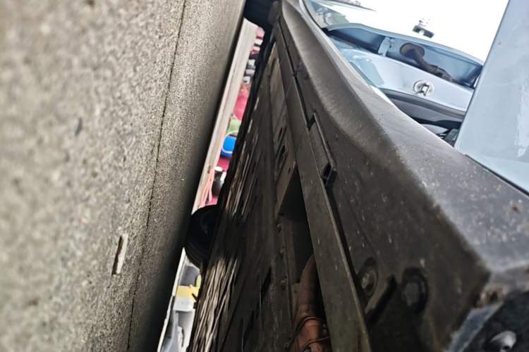 Used Nio ET5 2022 75 kWh Right Side Sill