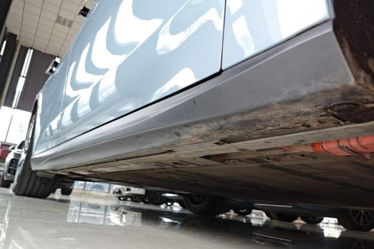Used Nio ET5 2022 75 kWh Right Side Sill