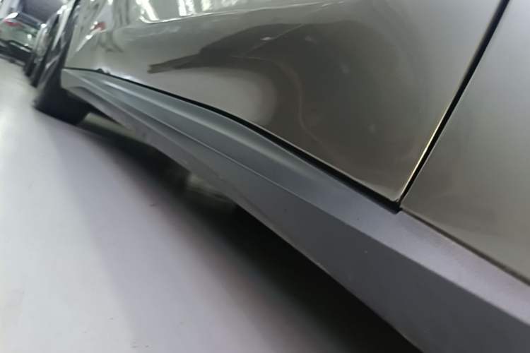 Used Nio ET5 2022 75 kWh Right Side Sill