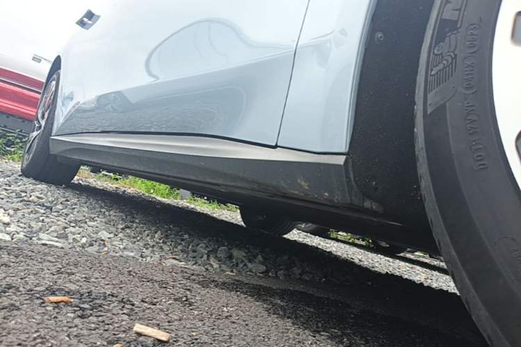 Used Nio ET5 2022 75 kWh Right Side Sill