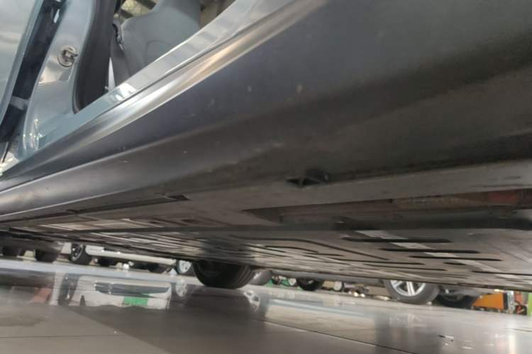 Used Nio ET5 2022 75 kWh Right Side Sill