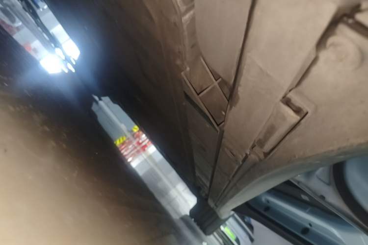 Used Nio ET5 2022 75 kWh Right Side Sill