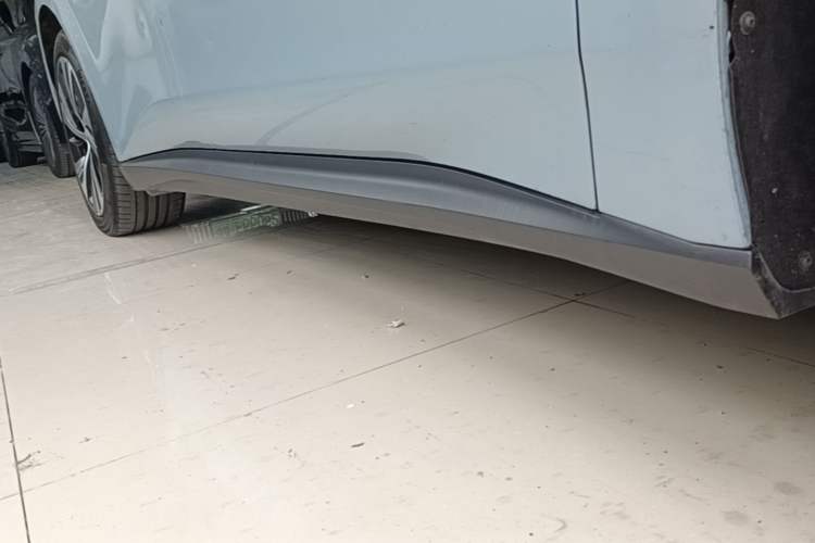 Used Nio ET5 2022 75 kWh Right Side Sill