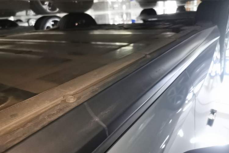 Used Nio ET5 2022 75 kWh Right Side Sill