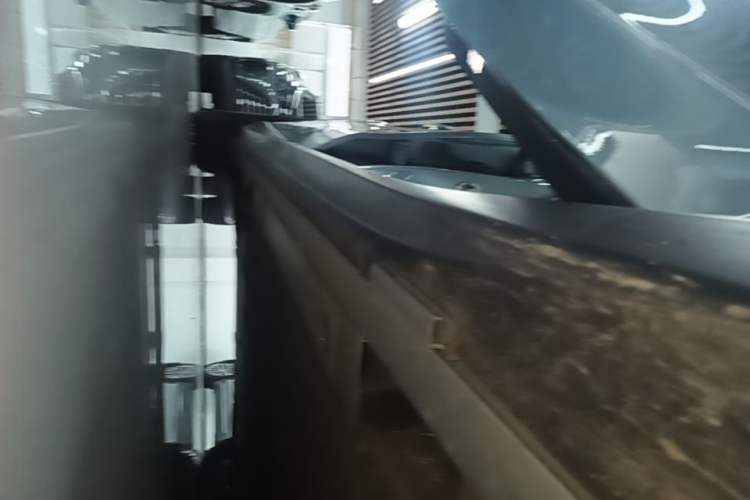 Used Nio ET5 2022 75 kWh Right Side Sill