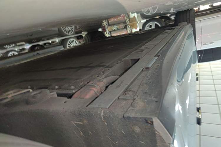 Used Nio ET5 2022 75 kWh Right Side Sill