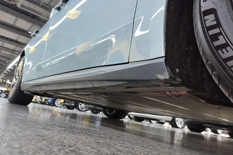 Used Nio ET5 2022 75 kWh Right Side Sill