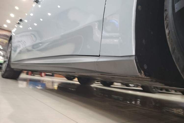 Used Nio ET5 2022 75 kWh Right Side Sill