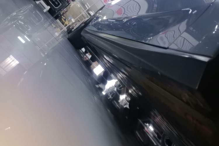Used Nio ET5 2022 75 kWh Right Side Sill