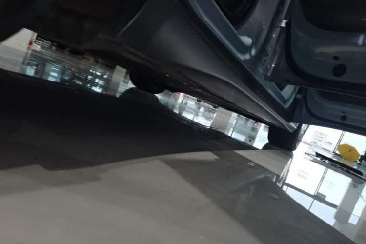 Used Nio ET5 2022 75 kWh Right Side Sill