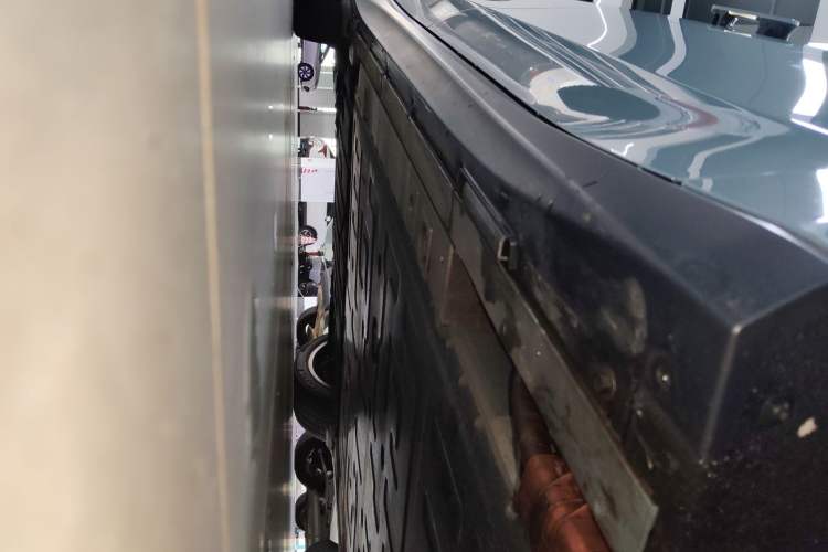 Used Nio ET5 2022 75 kWh Right Side Sill