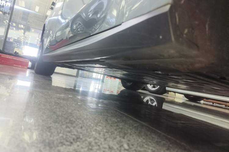Used Nio ET5 2022 75 kWh Right Side Sill