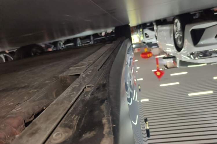 Used Nio ET5 2022 75 kWh Right Side Sill