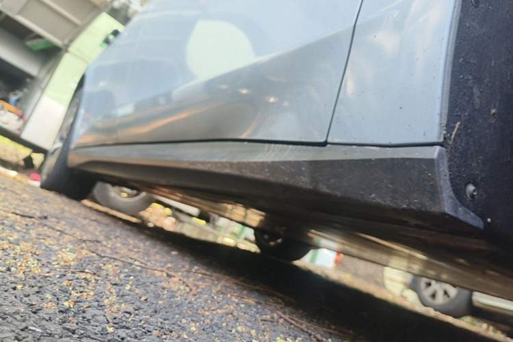 Used Nio ET5 2022 75 kWh Right Side Sill