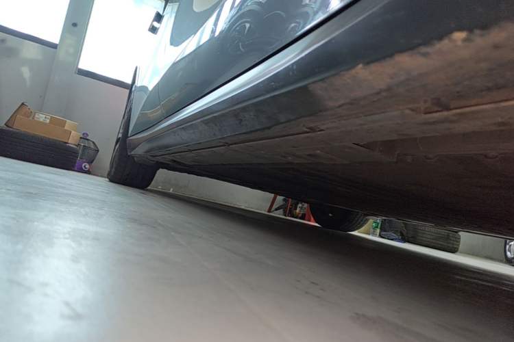 Used Nio ET5 2022 75 kWh Right Side Sill