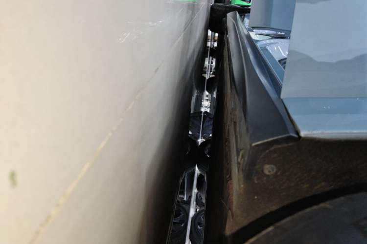 Used Nio ET5 2022 75 kWh Right Side Sill
