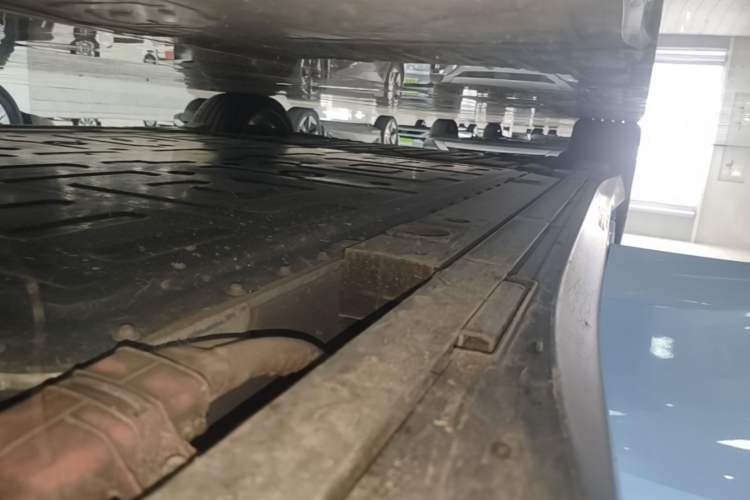 Used Nio ET5 2022 75 kWh Right Side Sill