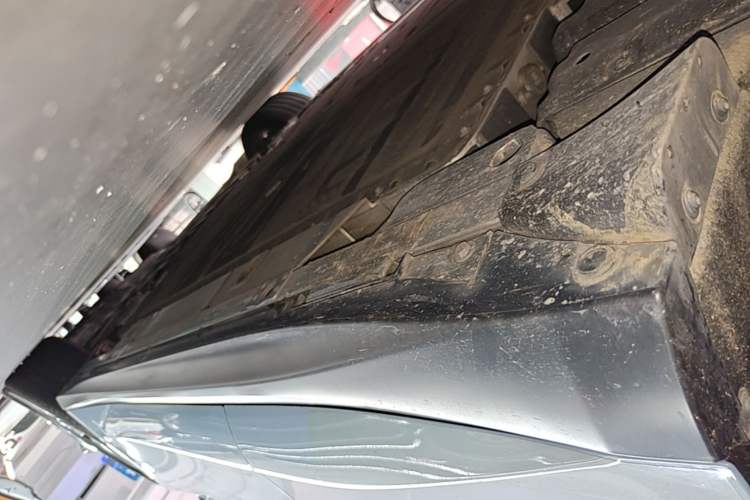 Used Nio ET5 2022 75 kWh Right Side Sill