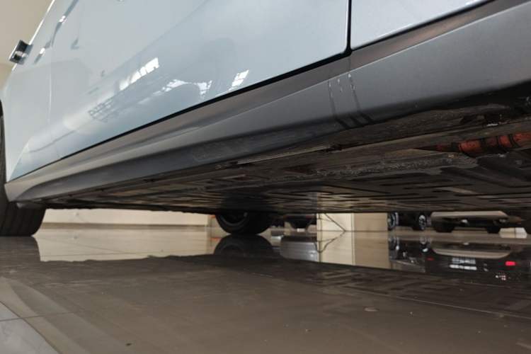 Used Nio ET5 2022 75 kWh Right Side Sill
