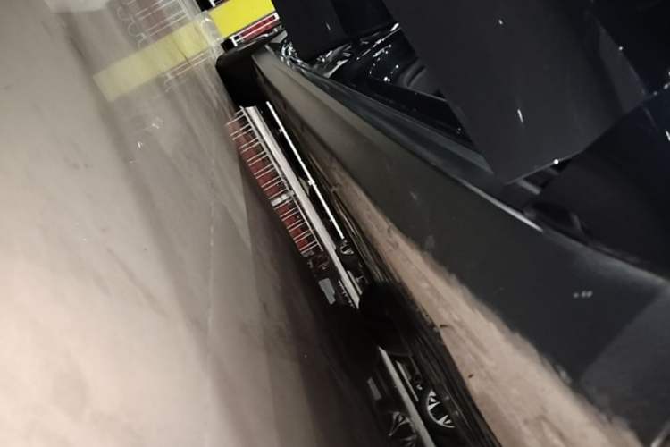 Used Nio ET5 2022 75 kWh Right Side Sill